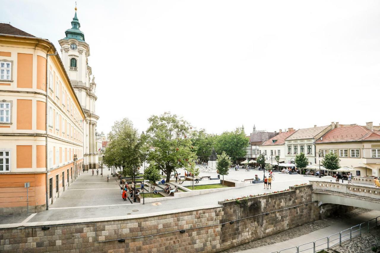 D8 Design Apartment & Studio Eger Esterno foto